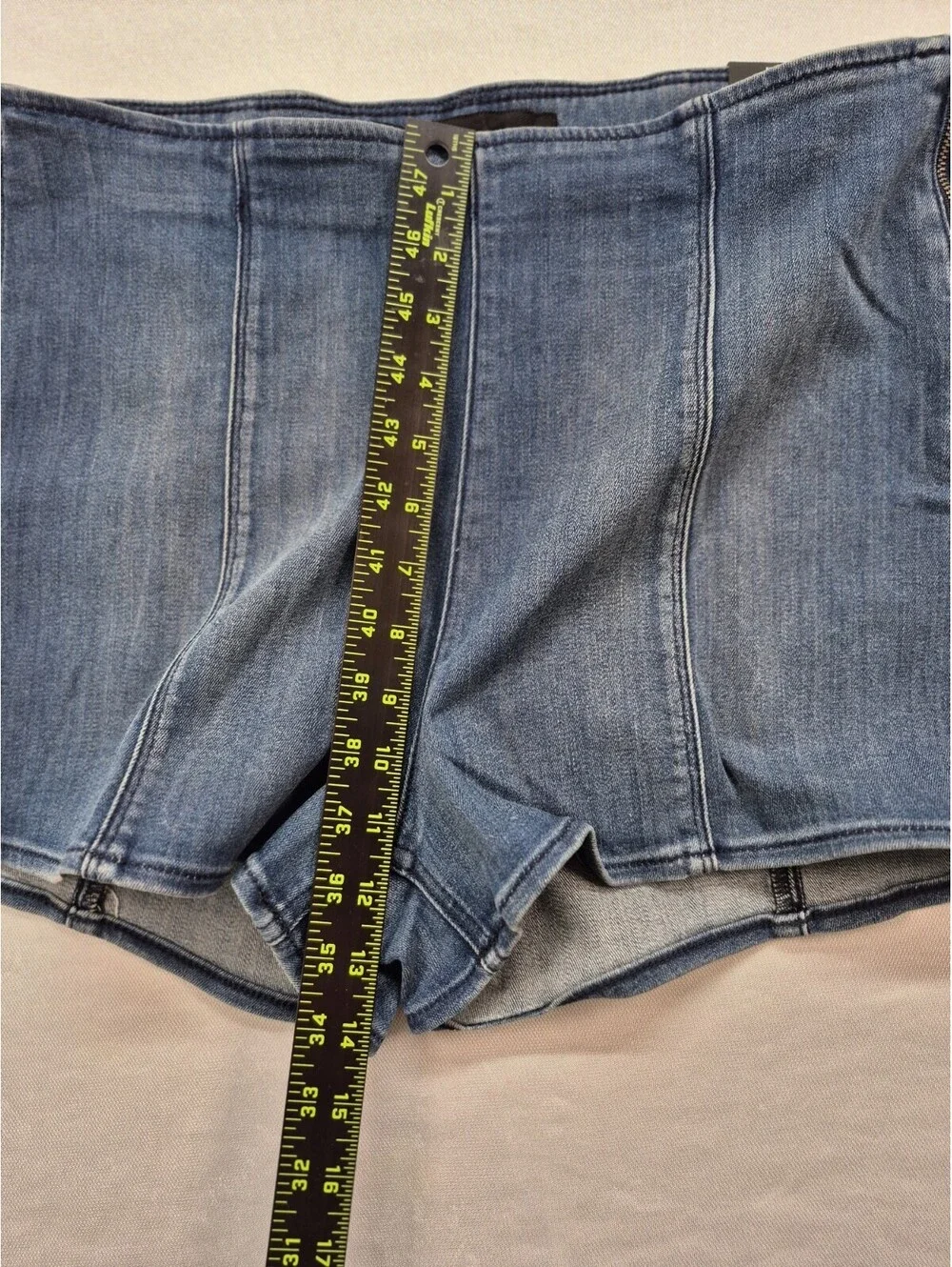 Express Denim Shorts Women's 12 High-Rise Side Zip Flat Front Med Wash NWT